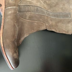 Women’s ugg boots size 9.5